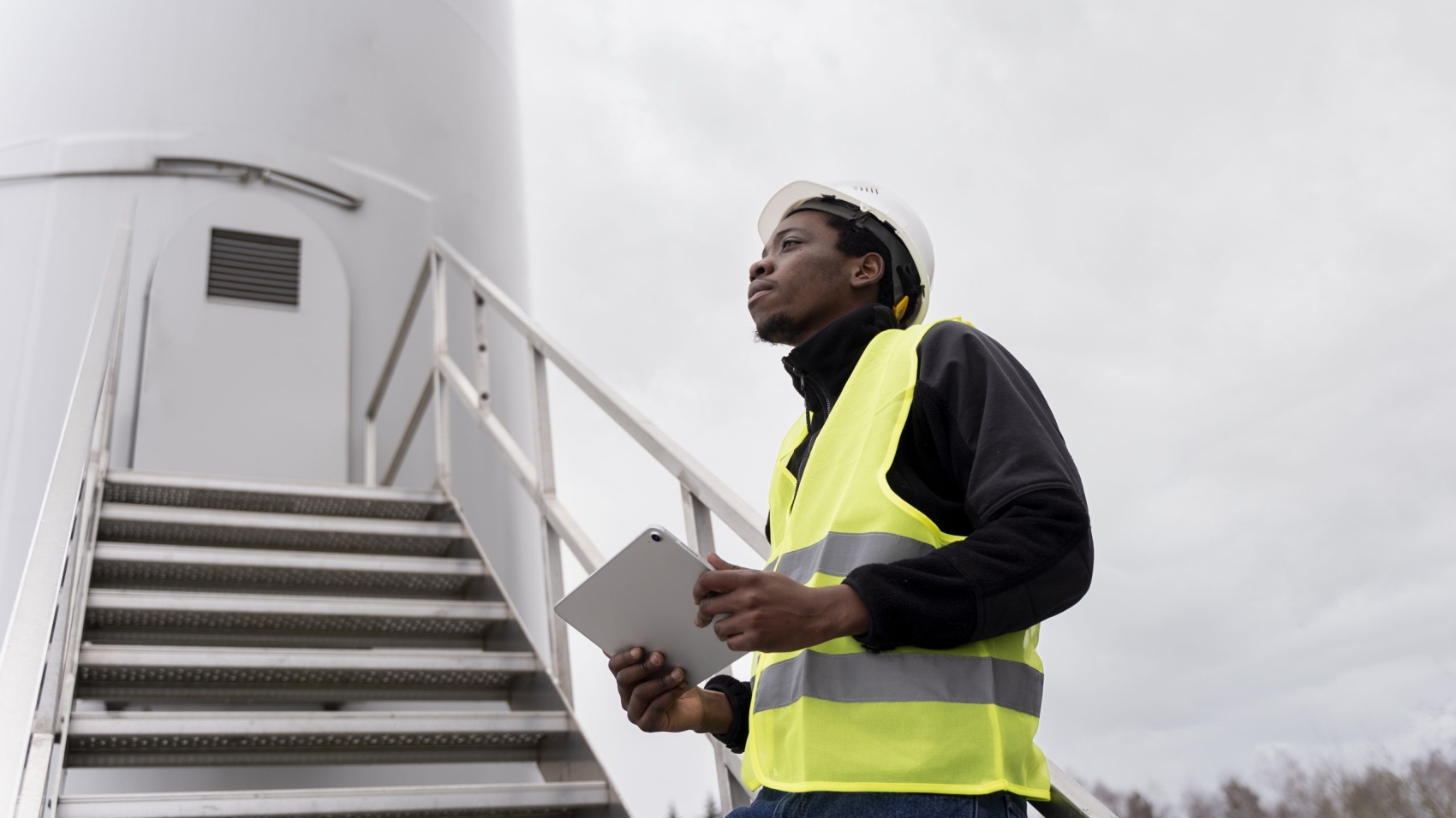 medium-shot-man-holding-tablet